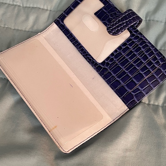 Crocodile Pattern Checkbook Wallet Case - Picture 3 of 5